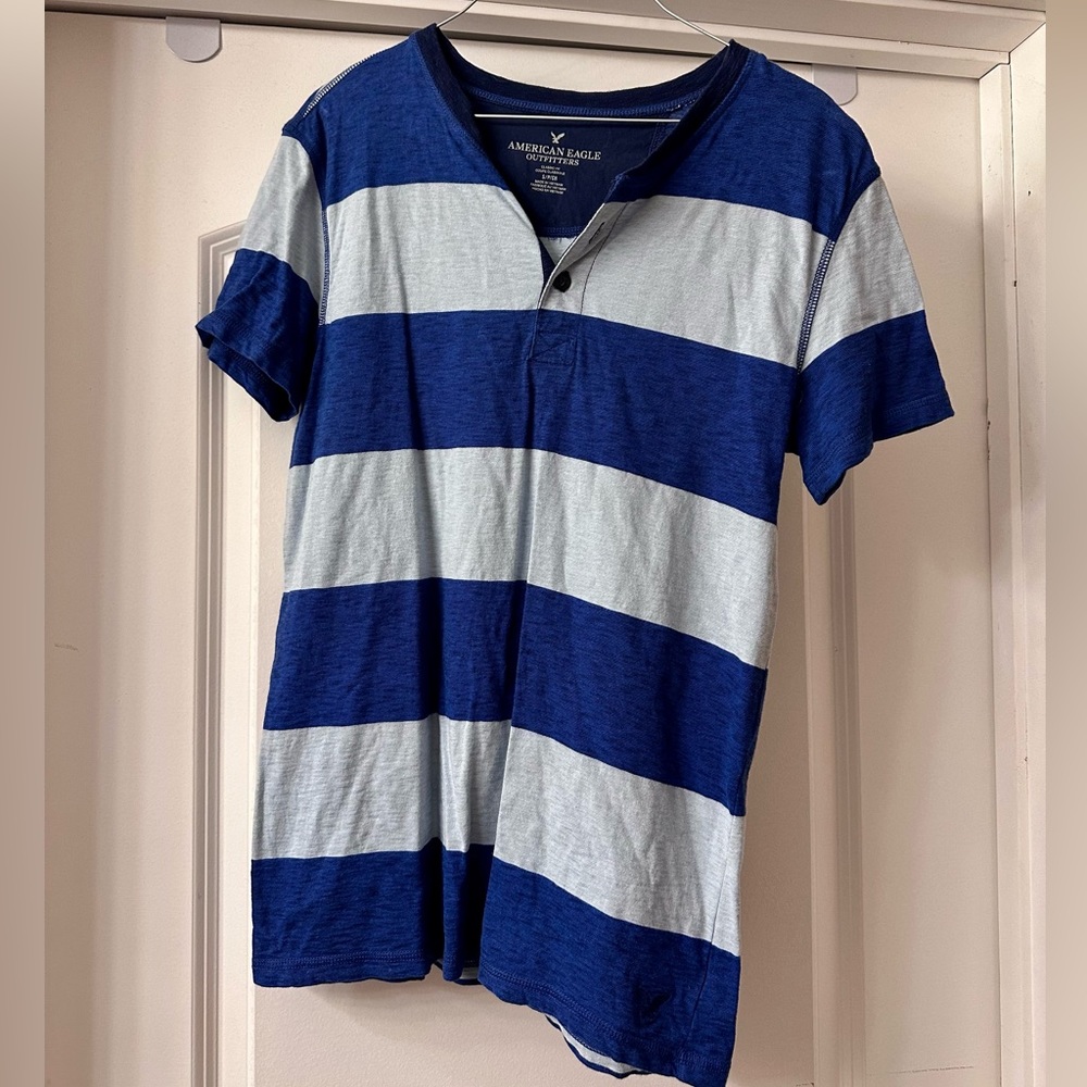 Men’s American Eagle Classic fit shirt size small